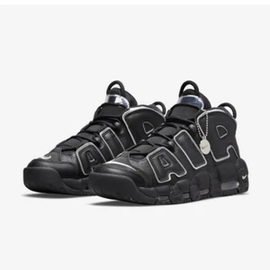 Nike Air Max Uptempo - Knappast använda uptempos som köptes förra hösten för 1800kr. Riktigt sköna skor som är perfekta till hösten. 