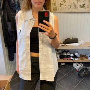 Blå rutig väst - Säljer här denna häftiga västen av Jeanswear by Claire! Denna finns i både S och L, jag bär L på bilden:)