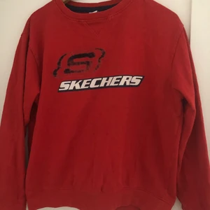 Sketcher tröja str. M - Skitsnygg tröja med sketchertryck. Sitter snyggt oversize på mig som är s/xs