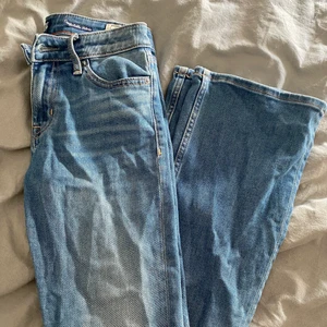 Lågmidjade bootcut jeans - Sååå fina jeans💕 superbra skick 