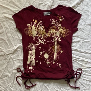 Y2k Snygg topp  - Cool topp från Wear It. Man kan dra ihop på bägge sidorna. Så man kan variera på looken.  Strl M på lapp men passar XS och S också. Köparen står för frakt. ❤️