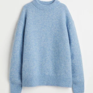 Hm mohair tröja - Intressekoll! 🙌🏼 helt slutsåld med lappar kvar och skickar annars tillbaka den!  Om någon har xxs/xs så vill jag gärna byta😻den är i storlek S men är oversized!