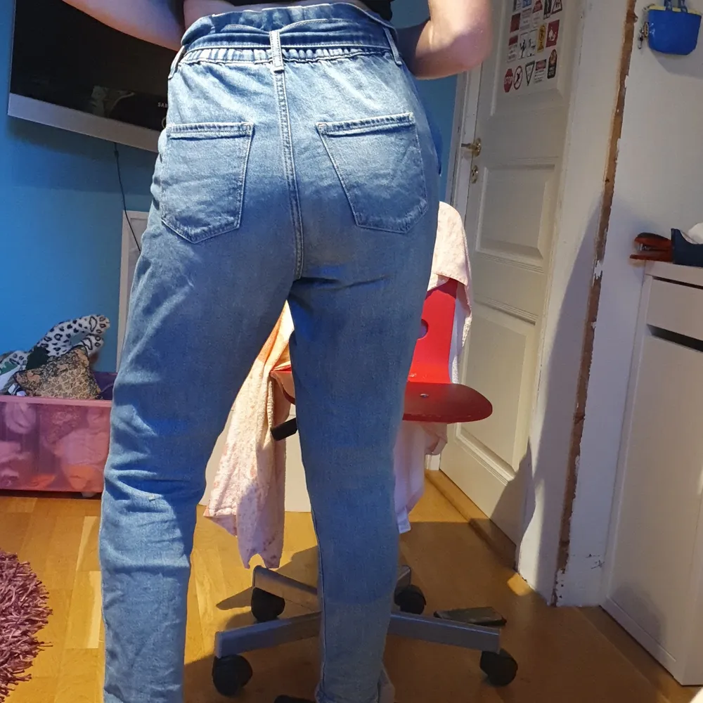 Högmidjade jeans 👖 i storlek 152. Jeans & Byxor.