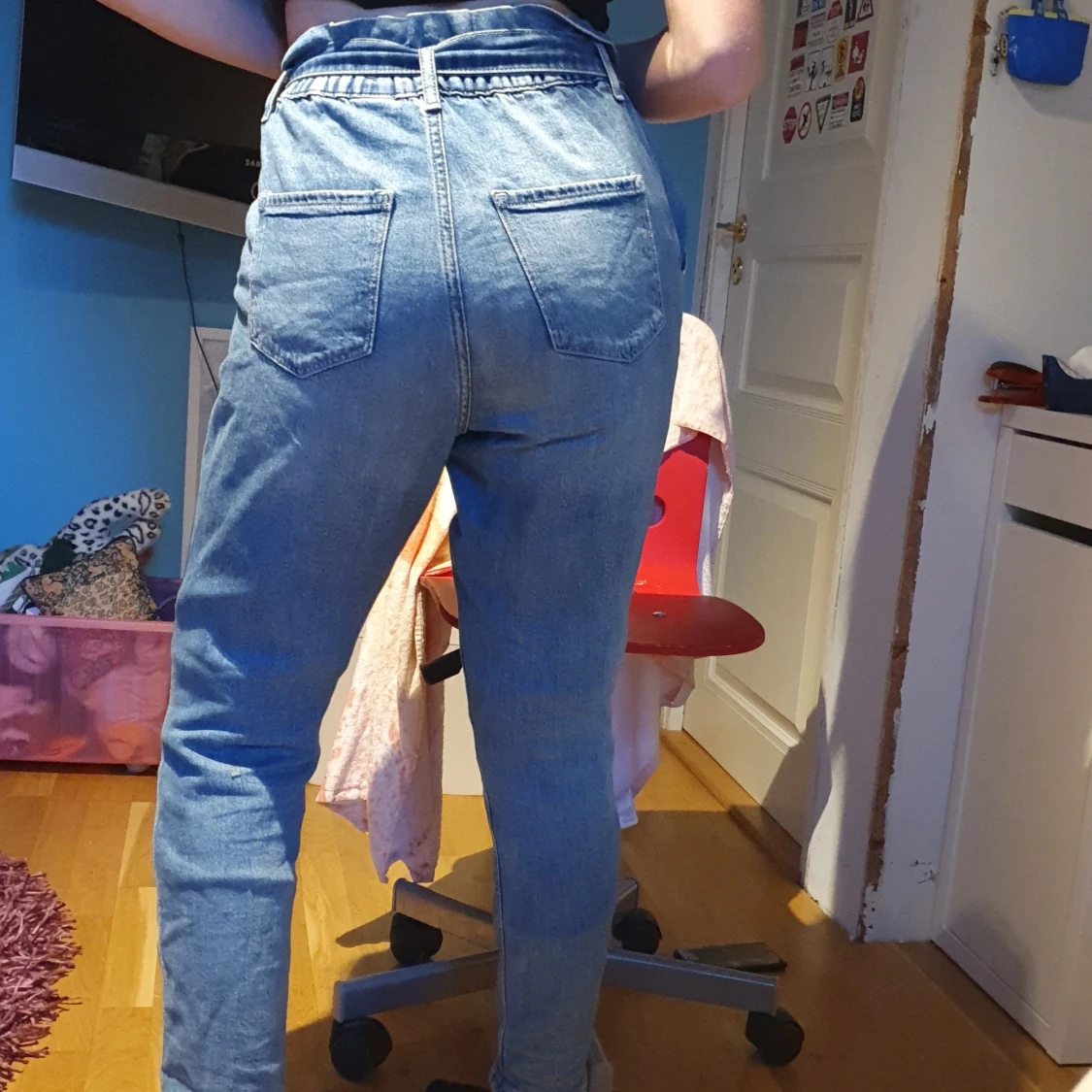 Högmidjade jeans 👖  - 91