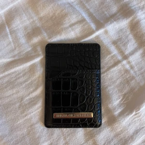 Korthållare - Svart korthållare med magnet! Använd få gånger 