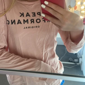 Tröja - Långärmad rosa/beiga peak tröja med ganska tunt material, andvänd ca1 gång 