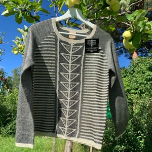 Långärmad tröja - Helt oanvänd.