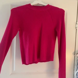 Rosa tröja  - Skön och fin rosa tröja. 