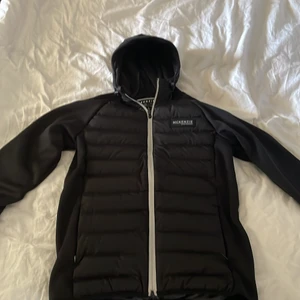 Mckenzie jacka - Hej! Säljer min snygga mckenzie jacka( cardigan) annvänd en gång. Strl XS men passar perfekt på strl S med