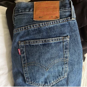 Levi’s 501 Jeans - Levi’s 501 från herravdelningen, som nya och säljs för de tyvärr blivir stora för mig.. kom privat för fler bilder, prisförslag eller frågor 💗