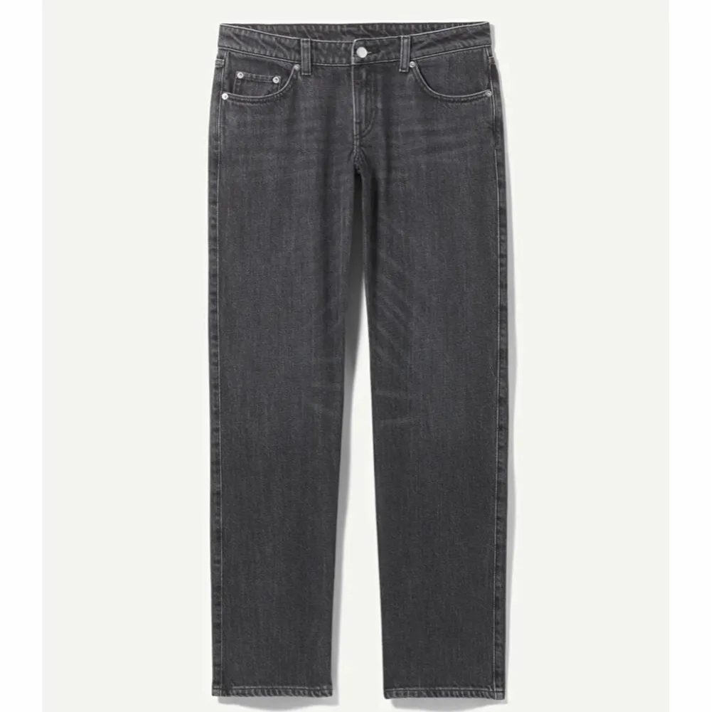 Low waist jeans modellen arrow från weekday, storlek 28/32💓 Kan skicka fler bilder privat!. Jeans & Byxor.