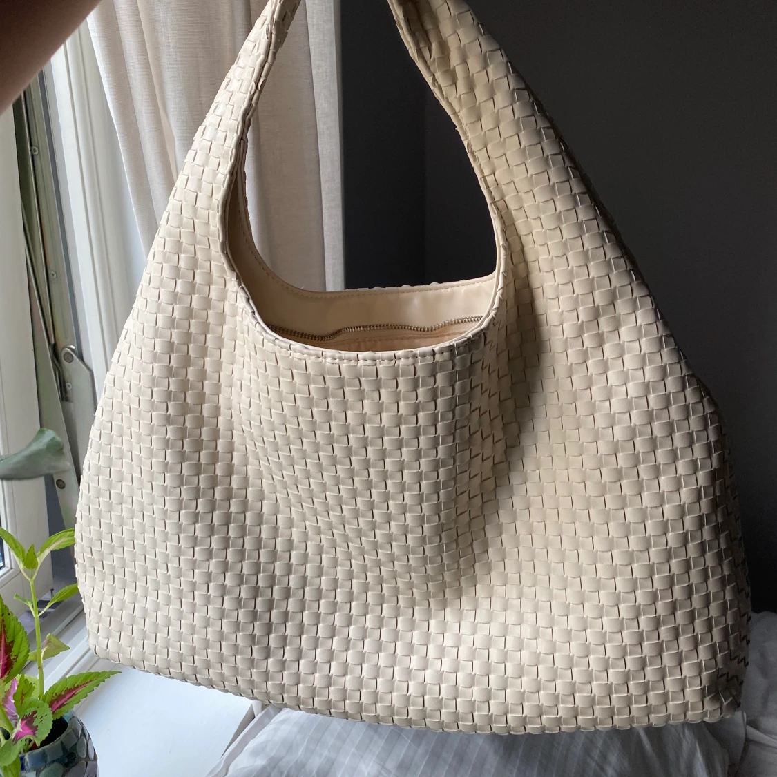 Beige flätad väska nakd