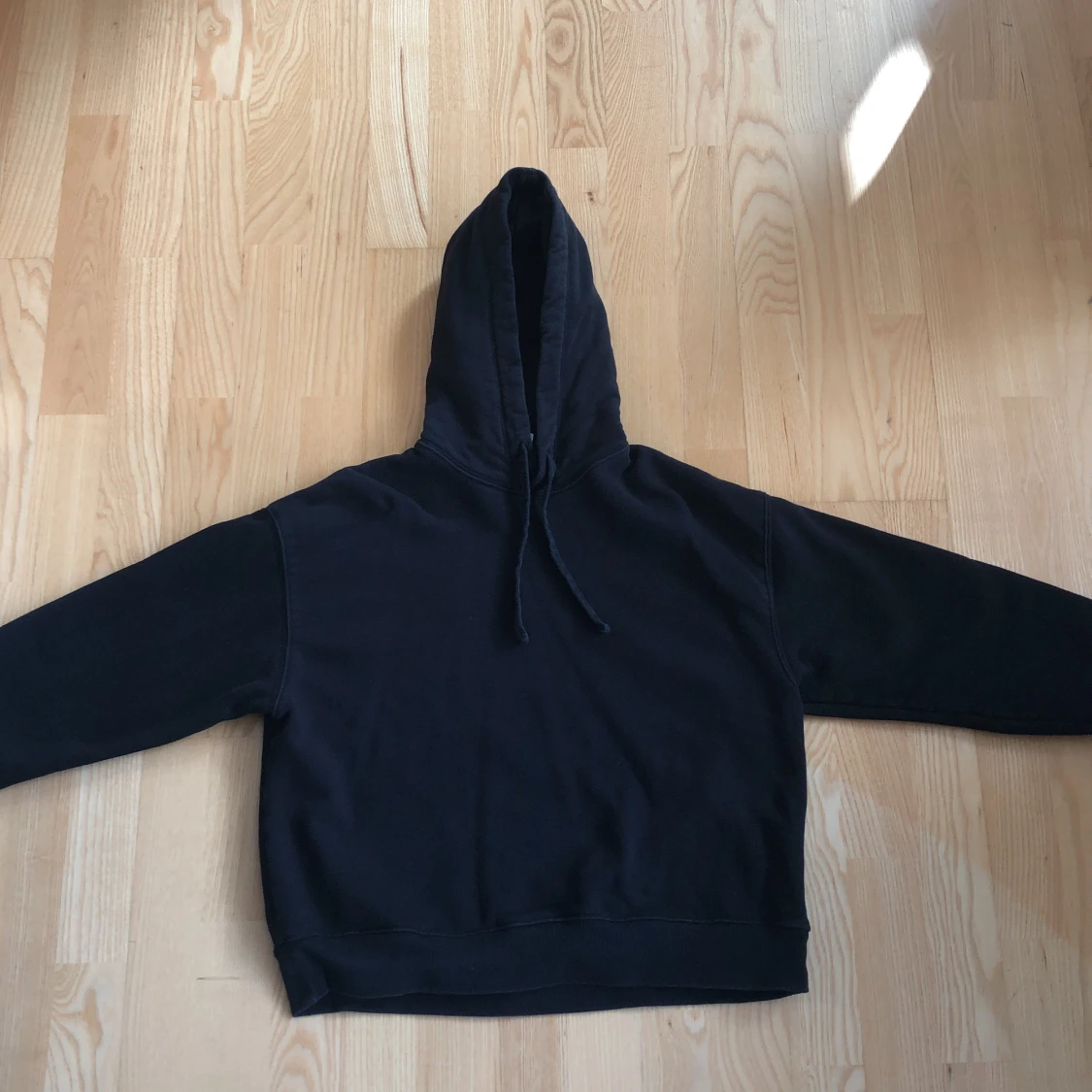 Svart hoodie - 90