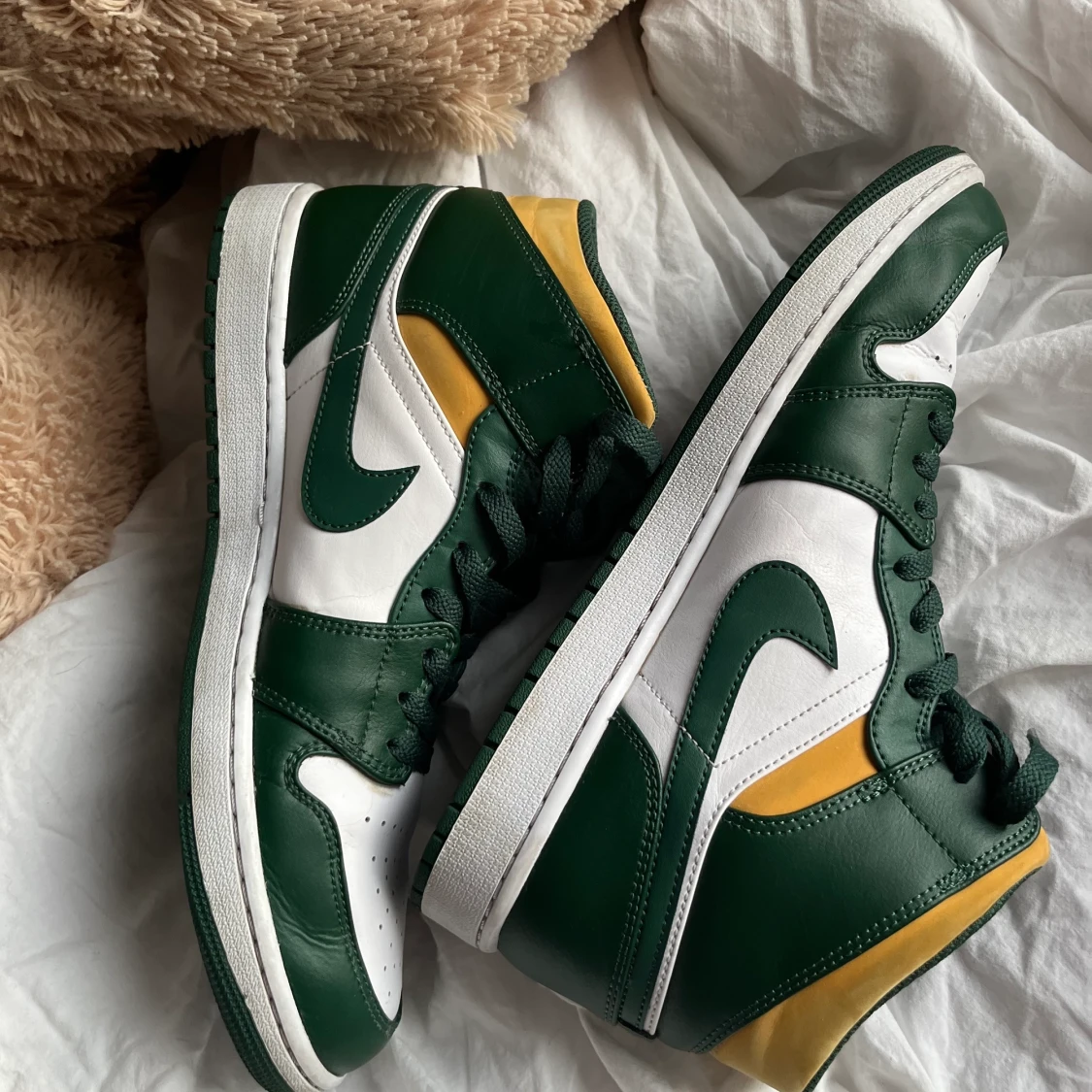 Air Jordan 1 mid sonics