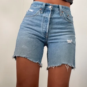 Levi’s mid shorts  - Levi’s midshorts, modell 501 i strl 24 (xs/EU 34)🌟