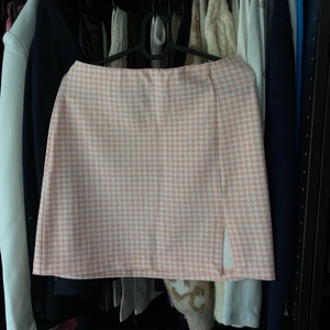 rutig kjol  - rutig rosa kjol från H&M i Strl S. I fint skick <3💞