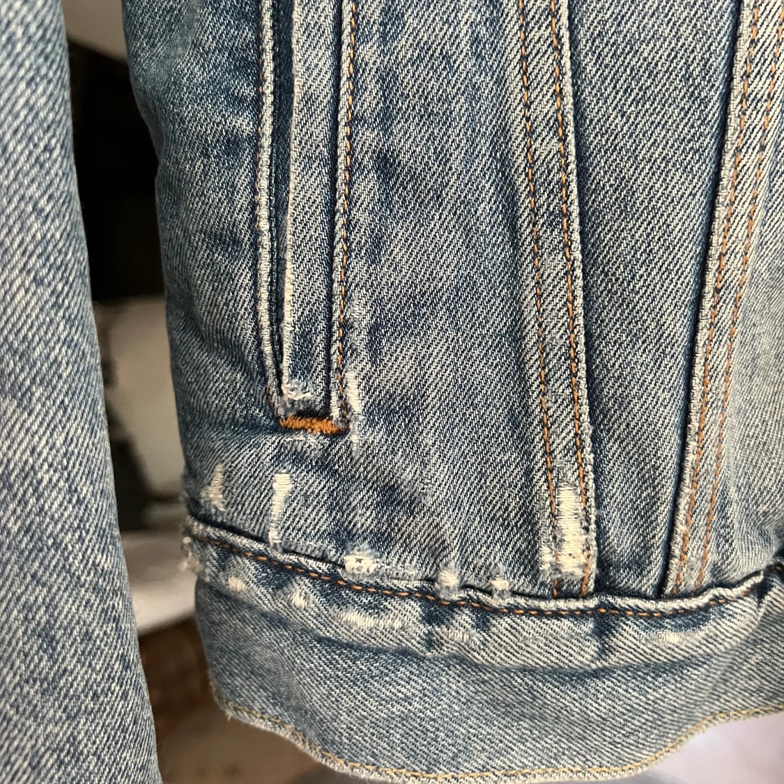 Levis jeansjacka, snyggt sliten  - 91