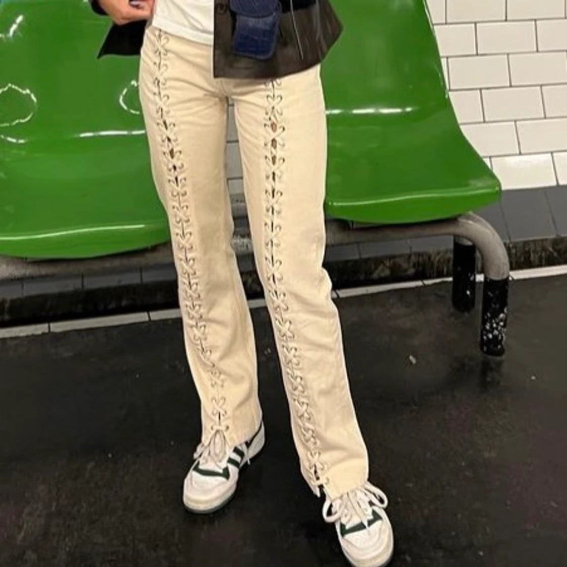 Skitcoola jeans med detaljer från HM - 90