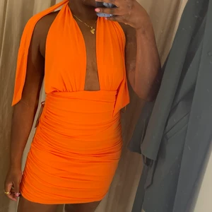 Zara klänning - Sååå fin klänning från zara. Aldrig använd, helt ny.