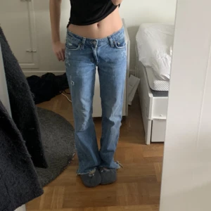 lågmidjade jeans - så snygga från H&M!! 
