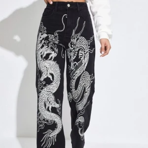 Jeans med tryck - Jeans med tryck, aldrig använda