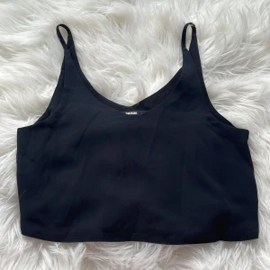 Bikbok topp - Bikbok topp o stolens XS. Cropped topp