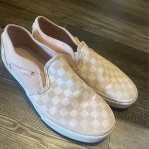 Vans sneakers - Stl 39  I fint skick Köparen står för frakt. Kan även hämtas i säffle 