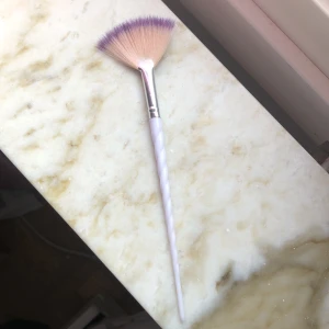 Sminkborste - Fin sminkborste som kan andvändas till vilken sorts sminkprodukt som möjligt,