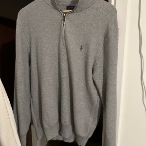 Half zip tröja - Polo ralph lauren tröja snygg o knappast använd köpt i somras 
