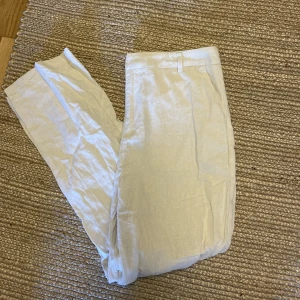 Linnebyxor  - Linnebyxor, oanvända!! Passar 38- liten 40