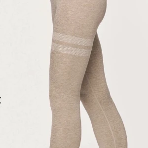 Träningsbyxor 🤞🏼🤞🏼 - Stronger Thigts i modellen TERRA! Knappt använda dvs. nyskick, köpta för 700kr🌟🌟