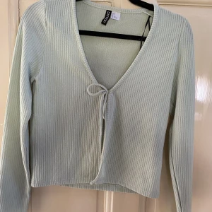 Kofta  - Bra kvalite, syns knappt att den är andvänd 