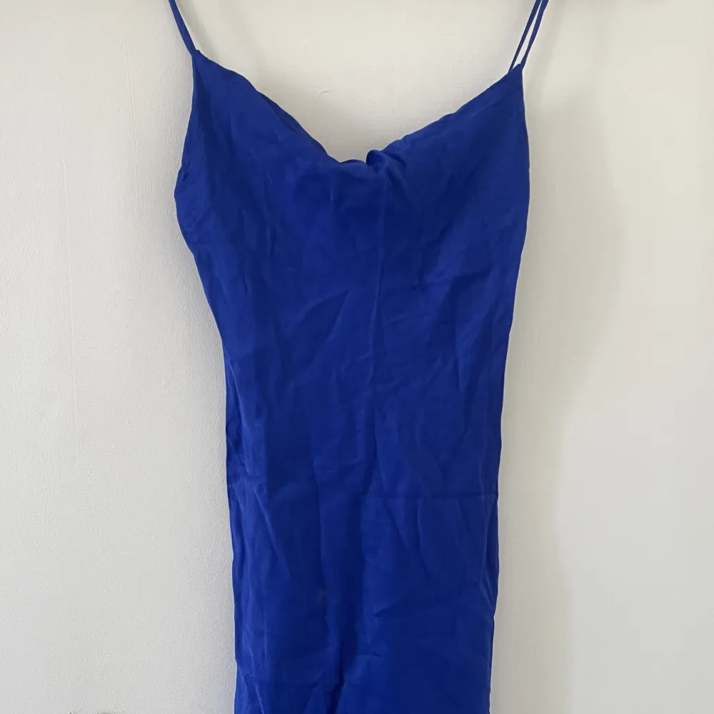 Super fin blå kort klänning ifrån berskha . Klänningar.