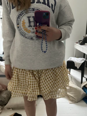 Volangkjol  - Trendig volangkjol från hm! Jättefin och så bra skick ❤️❤️