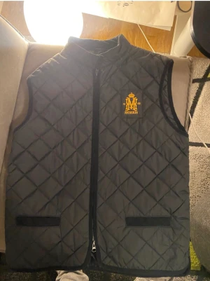 Morris väst - Säljer min Morris väst som är för liten för mig jätte bra sikt inga hål fläckar eller skador