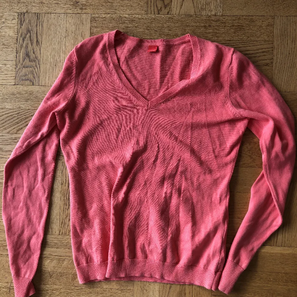 En söt rosa tröja från esprit . Tröjor & Koftor.