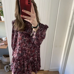 Klänning - Sjukt snygg och härlig klänning från IRO Paris, köpt för ca 4000 kr och jag ser inga defekter