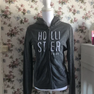 Tröja - Hollister tröja med luva 📨🌸