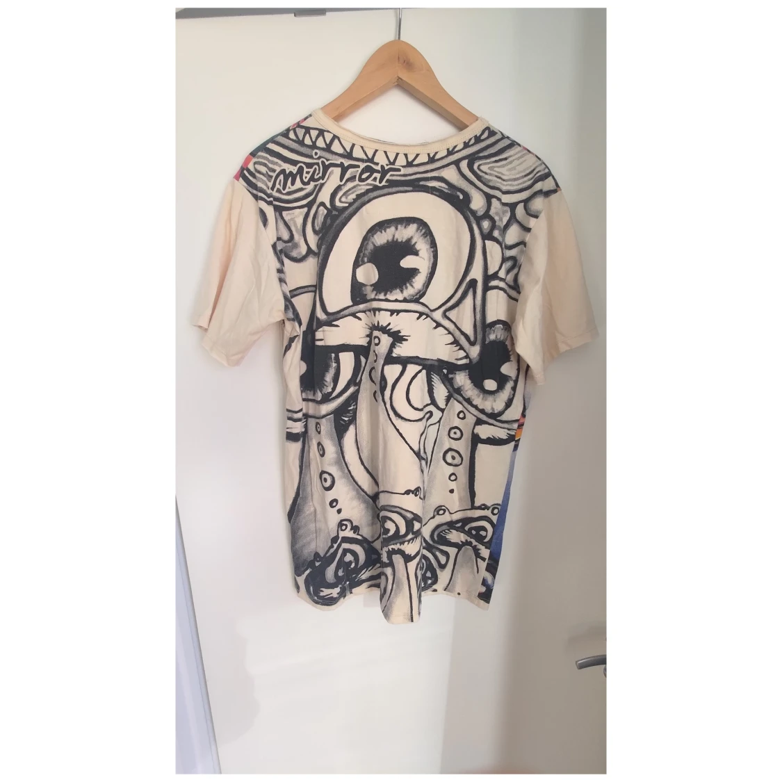 T-shirt i storlek L - 90