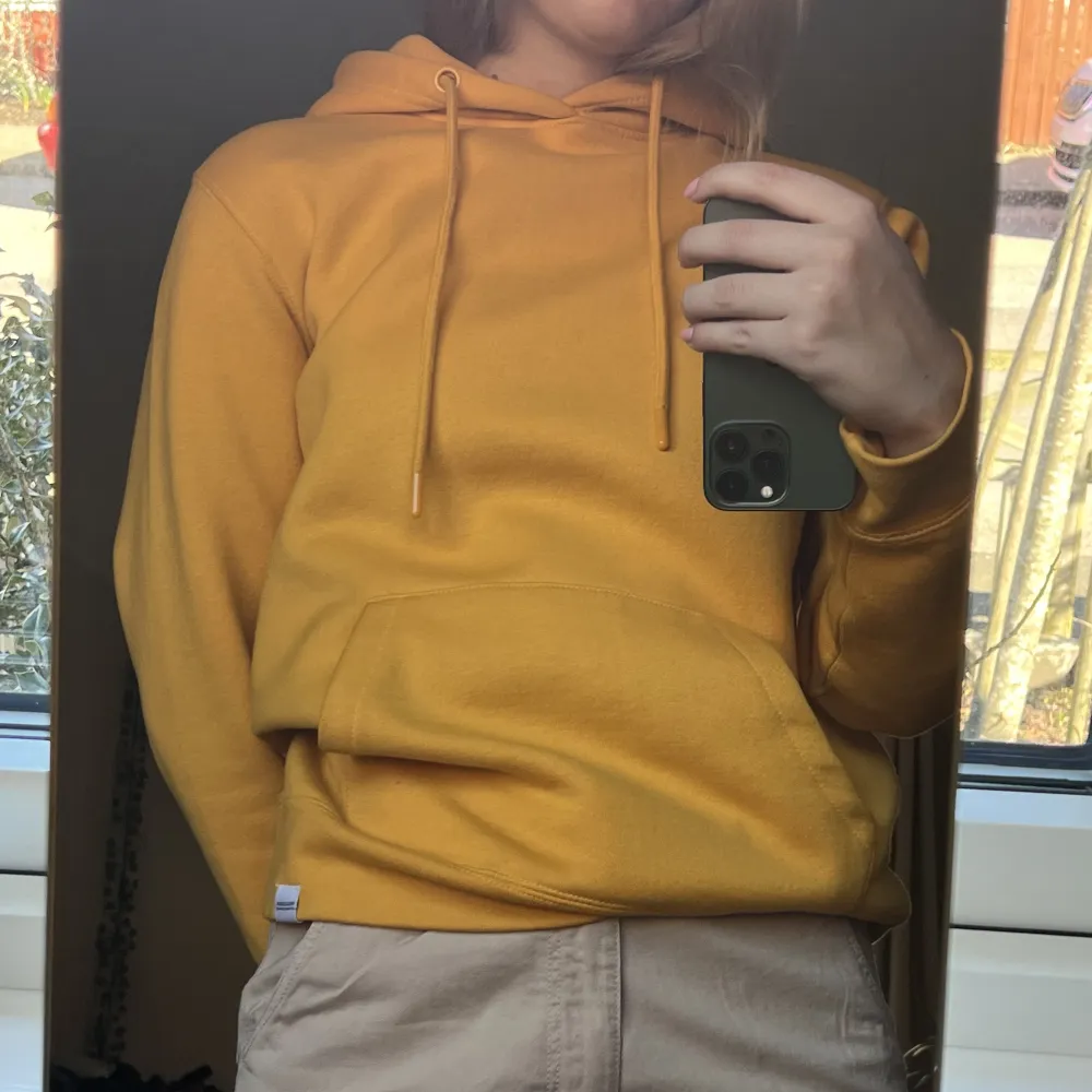 Hoodie från Pull&Bear Man. Använd enstaka gånger så i väldigt gott skick och mjuk på insidan. Bara att höra av sig om man vill ha fler bilder 🥰. Hoodies.