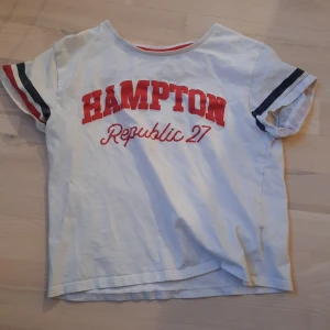 Magtröja - Inte jätte kort men är använd ganska mycket men är inte förstörd nånstans den är som nyskick  Köpare betalar frakt