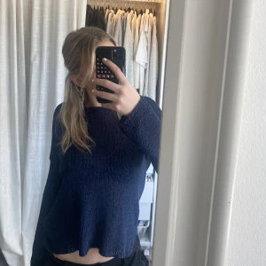 Tunn stickad tröja - Super skön och fin, lite genomskinlig. Lätt material❤️