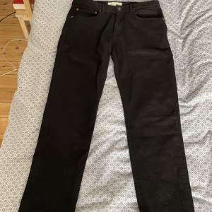 Svarta Jeanerica jeans, nästan oanvända. Rak fit, 32W / 34L.
