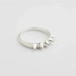 Syster P ring  - Supercool ring från Syster P i silver! Nypris 699kr! Bra skick! Storlek M/L