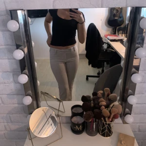 Beige randiga kostymbyxor - Fint skick!