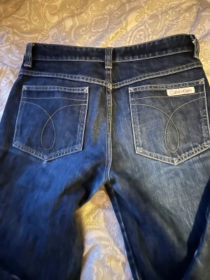 Low waist jeans - Säljer mina Calvin Klein low waist jeans som är äkta (original pris 1400kr) säljer dom därav att dom inte passar mig längre,storlek 28/S