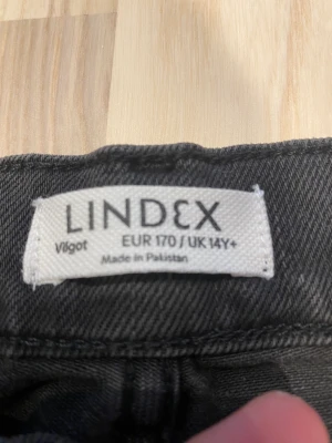 Jeans  - Säljer dessa jeans från Lindex, använda ca två gånger så väldigt fint skick. Hör av dig vid fler frågor!