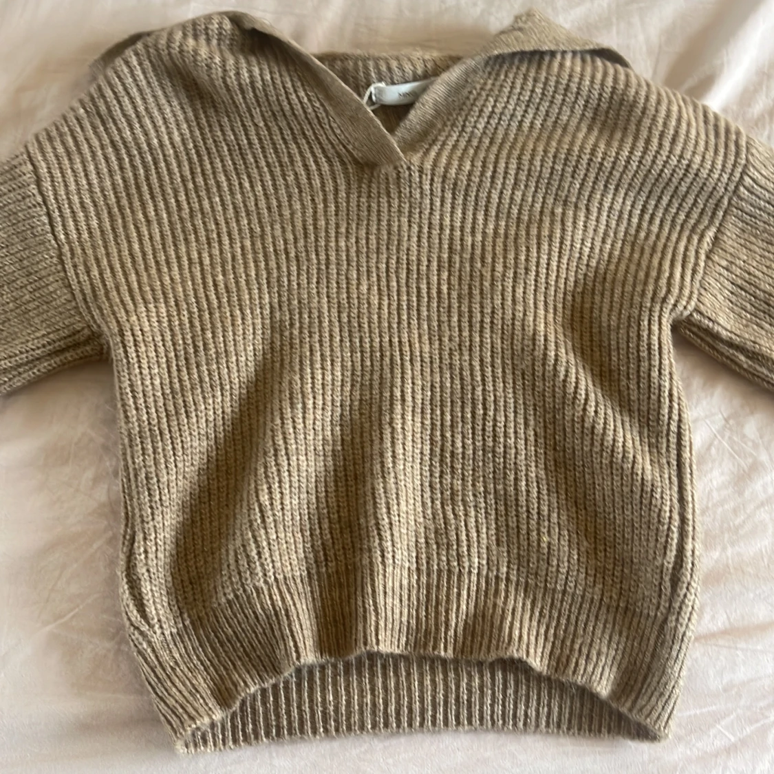 Stockholmsstil stickad beige tröja