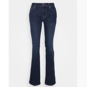 Bootcut jeans 7 for all mankind  - 7 for all mankind bootcut jeans strl 25 men stretchiga, passar 26 också. Lite sliten vid hälen. 