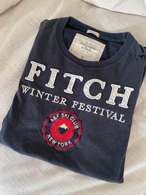 Abercrombie & Fitch T-shirt i strl XL, liten i strl då de är en musclefit modell